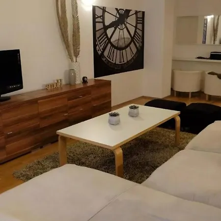 Spacious In شقة *